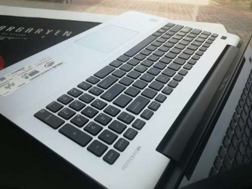 *Excellent Performer*ASUS X555L*i5-5200U*1000GB HDD*4GB DDR3*DVD*HD*SONICMASTER AUDIO*